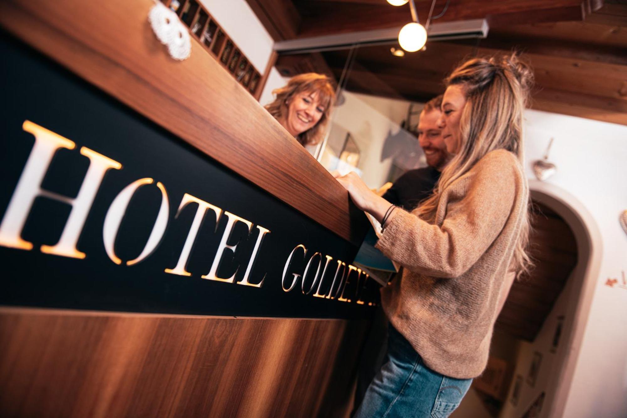 Hotel Goldene Rose Monguelfo-Tesido / Welsberg-Taisten Eksteriør billede