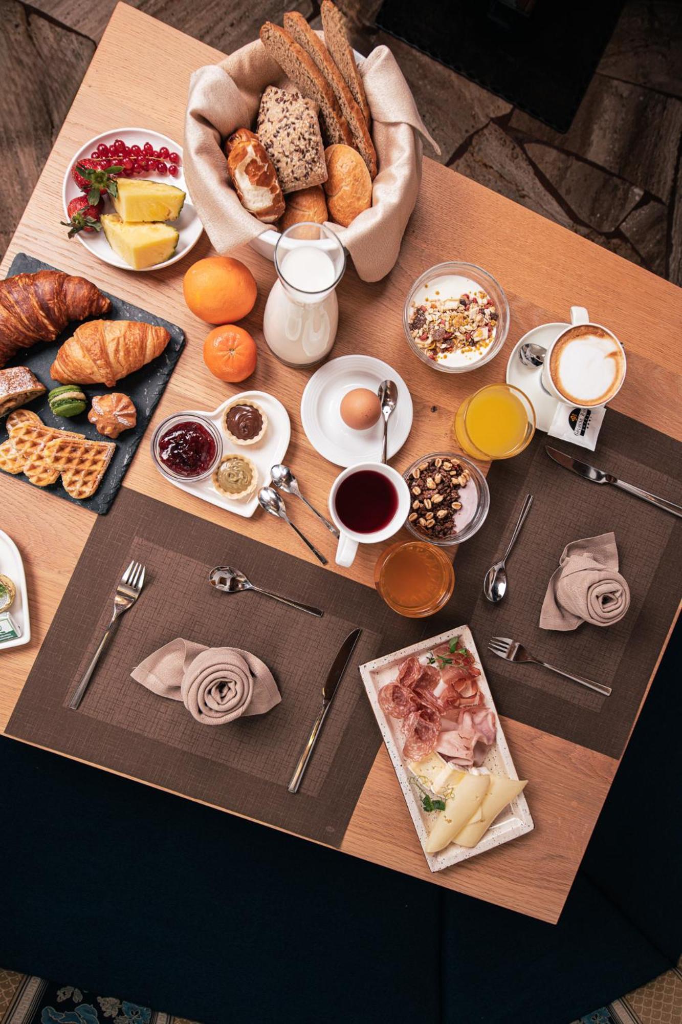Hotel Goldene Rose Monguelfo-Tesido / Welsberg-Taisten Eksteriør billede