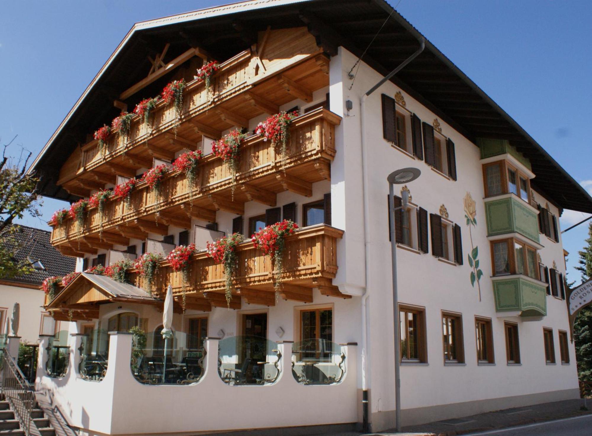 Hotel Goldene Rose Monguelfo-Tesido / Welsberg-Taisten Eksteriør billede