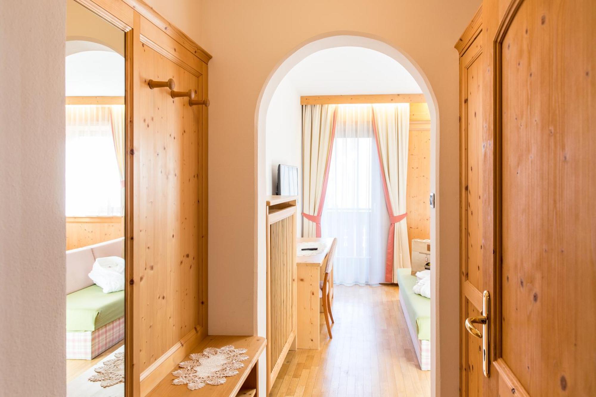 Hotel Goldene Rose Monguelfo-Tesido / Welsberg-Taisten Eksteriør billede